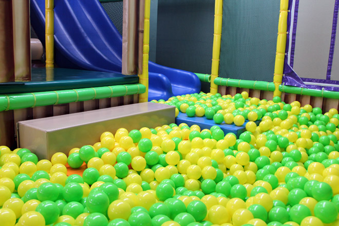乾淨且定期消毒的球池可以讓小朋友在快樂安心的玩